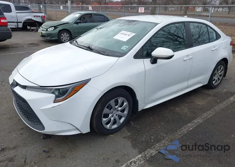 2021 Toyota Corolla Le z USA, uszkodzony, nr VIN 5YFEPMAE5MP196550